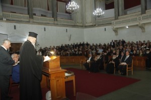 Ï ÁÑ×ÉÅÐÉÓÊÏÐÏÓ ÉÅÑÙÍÕÌÏÓ ÓÅ ÅÊÄÇËÙÓÇ ÃÉÁ ÔÏÍ ÌÁÊÁÑÉÓÔÏ ÌÇÔÑÏÐÏËÉÔÇ ÊÉÓÓÁÌÏÕ ÅÉÑÇÍÁÉÏ--×ÑÇÓÔÏÓ ÌÐÏÍÇÓ/