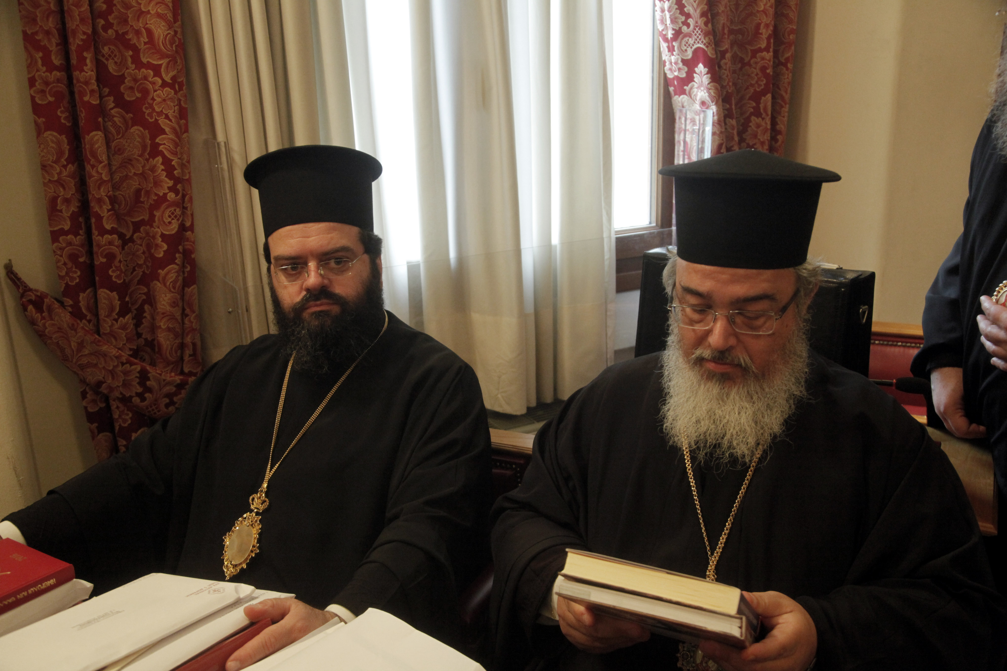 ÓÕÍÅÄÑÉÁÓÇ ÔÇÓ ÉÅÑÁÑ×ÉÁÓÓ ÔÇÓ ÅÊÊËÁÇÓÉÁÓ ÔÇÓ ÅËËÁÄÁÓ(ÌÏÍÇ ÐÅÔÑÁÊÇ)--×ÑÇÓÔÏÓ ÌÐÏÍÇÓ//EUROKINISSI