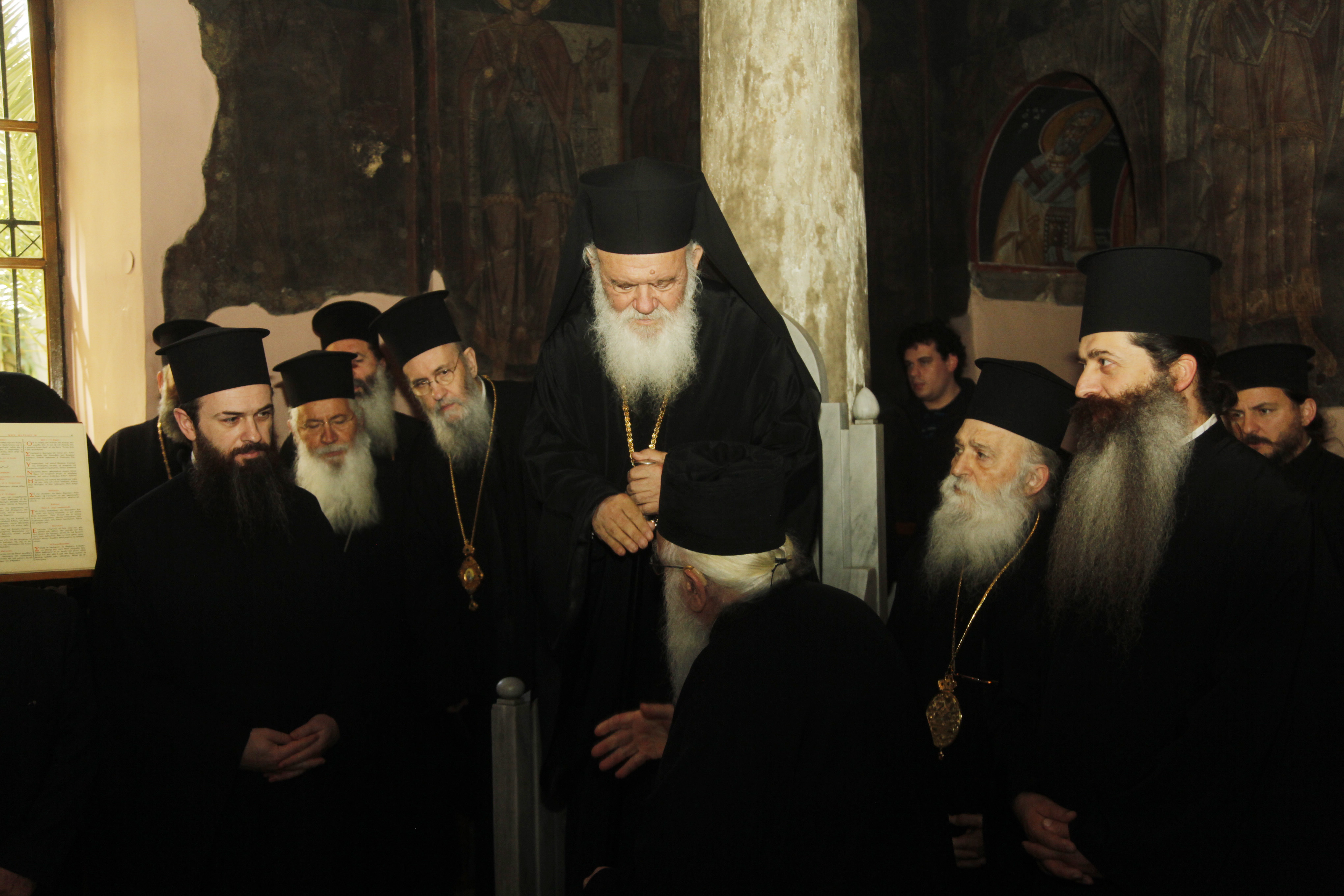 ÅÊËÏÃÇ ÌÇÔÑÏÐÏËÉÔÇ ÊÁÑÐÅÍÇÓÉÏÕ--×ÑÇÓÔÏÓ ÌÐÏÍÇÓ