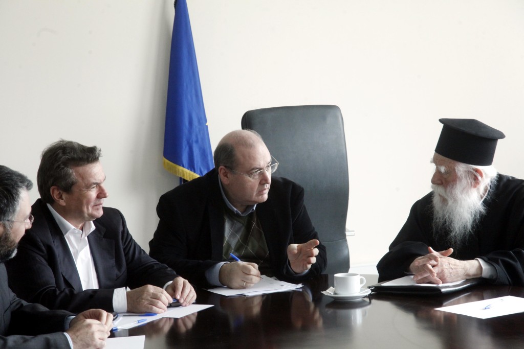 ÓÕÍÅÄÑÉÁÓÇ ÔÇÓ ÅÐÉÔÑÏÐÇÓ ÐÏËÉÔÅÉÁÓ ÅÊÊËÇÓÉÁÓ ÕÐÏ ÔÇÍ ÐÑÏÅÄÑÅÉÁ ÔÑÏÕ ÕÐ. ÐÁÉÄÅÉÁÓ--×ÑÇÓÔÏÓ ÌÐÏÍÇÓ//EUROKINISSI