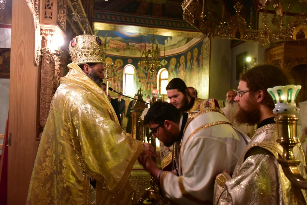 νέος κληρικός