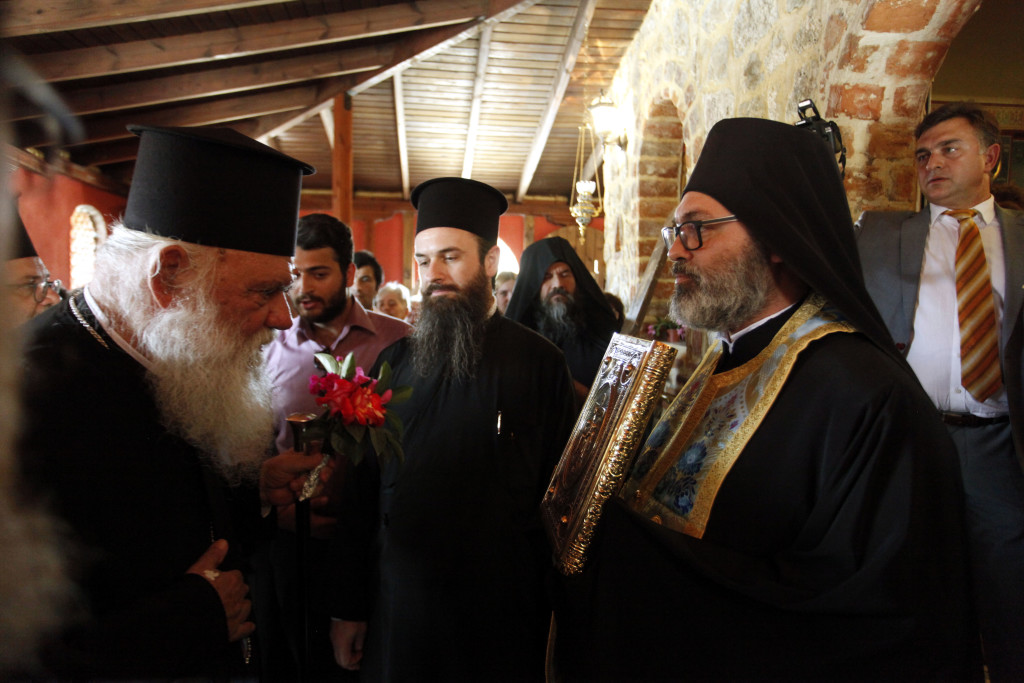 ÏÑÅÓÔÉÁÄÁ--ÅÐÉÓÊÅØÇ ÔÏÕ ÁÑ×ÉÅÐÉÓÊÏÐÏÕ ÉÅÑÙÍÕÌÏÕ ÓÔÇÍ ÌÏÍÇ ÁÃÉÁÓ ÐÁÑÁÓÊÅÕÇÓ --(×ÑÇÓÔÏÓ ÌÐÏÍÇÓ//EUROKINISSI)