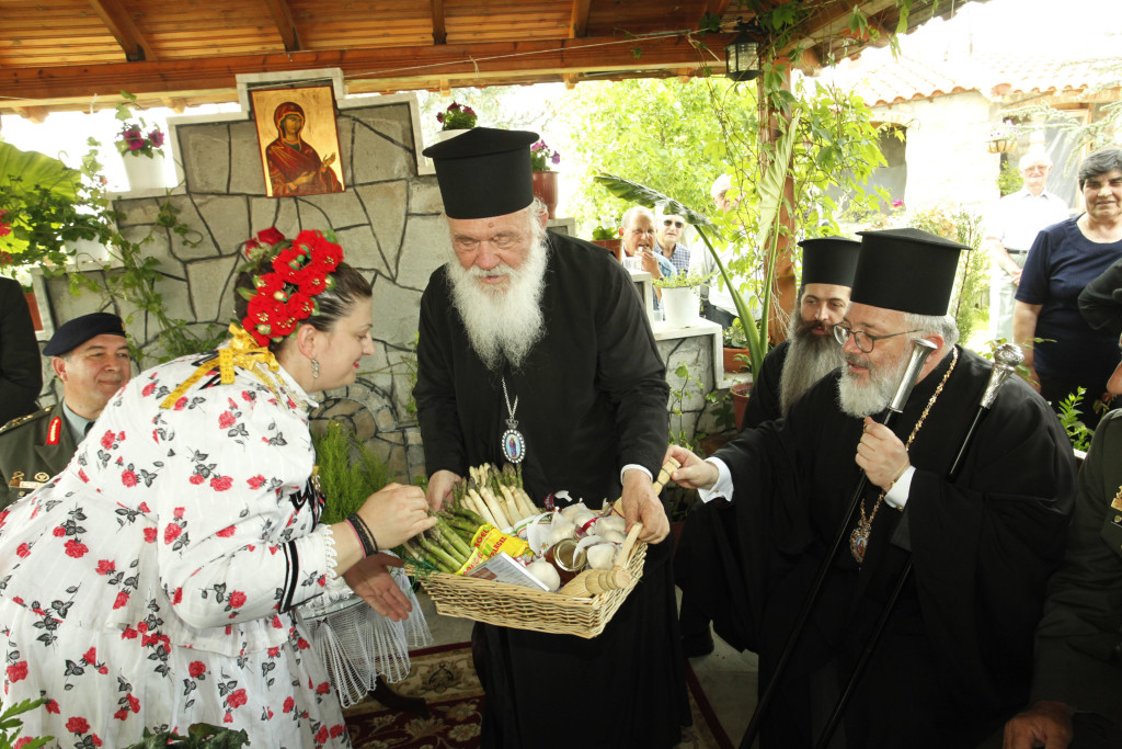 ÏÑÅÓÔÉÁÄÁ--ÅÐÉÓÊÅØÇ ÔÏÕ ÁÑ×ÉÅÐÉÓÊÏÐÏÕ ÉÅÑÙÍÕÌÏÕ ÓÔÇÍ ÌÏÍÇ ÁÃÉÁÓ ÐÁÑÁÓÊÅÕÇÓ --(×ÑÇÓÔÏÓ ÌÐÏÍÇÓ//EUROKINISSI)