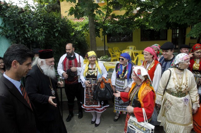 ÌÁËÁÊÁÓÁ--Ï ÁÑ×ÉÅÐÉÓÊÏÐÏÓ ÉÅÑÙÍÕÌÏÓ ÐÁÑÅÈÅÓÅ ÃÅÕÌÁ ÓÅ ÅÈÅËÏÍÔÑÉÅò ÃÕÍÁÉÊÅÓ ÉÅÑÙÍ ÍÁÙ ÔÇÓ ÁÑ×ÉÅÐÉÓÊÏÐÇÓ--×ÑÇÓÔÏÓ ÌÐÏÍÇÓ