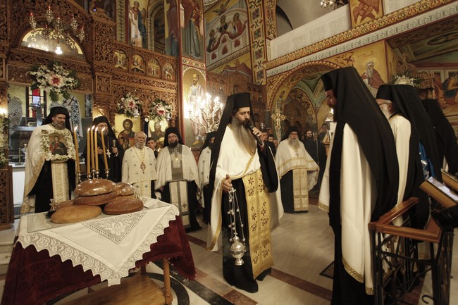 ÁÃÉÁ ÅÉÑÇÍÇ ÃÁËÁÔÓÉÏÕ--ÅÓÐÅÑÉÍÏÓ ÅÃÊÁÉÍÉÙÍ ÔÏÕ ÉÅÑÏÕ ÍÁÏÕ ÁÐÏ ÔÏÍ ÁÑ×ÉÅÐÉÓÊÏÐÏ ÉÅÑÙÍÕÌÏ--×ÑÇÓÔÏÓ ÌÐÏÍÇÓ//EUROKINISSI