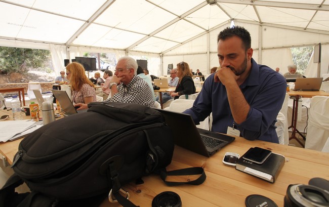 ÊÏËÕÌÐÁÑÉ---ÅÑÃÁÓÉÅÓ ÔÇÓ ÐÁÍÏÑÈÏÄÏÎÏÕ ÓÕÍÏÄÏÕ---ÅÍÇÌÅÑÙÓÇ ÔÙÍ ÅÊÐÑÏÓÙÐÙÍ ÔÙÍ ÌÌÅ ÁÐÏ ÔÏÕÓ ÕÐÅÕÈÕÍÏÕÓ ÔÙÍ ÏÑÈÏÄÏÎÙÍ ÅÊÊËÇÓÉÙÍ--×ÑÇÓÔÏÓ ÌÐÏÍÇÓ/EUROKINISSI