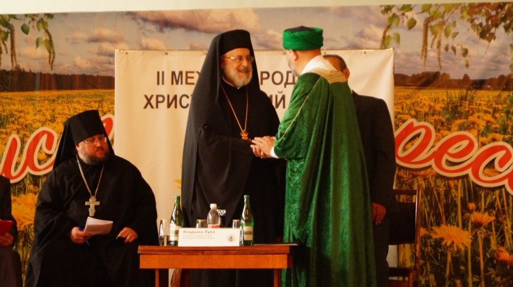 трополит-Лука-и-председатель-правления-Союза-мусульман-Волгоградской-области-Бата-Кефах-Мохаммад-и-иеромонах-отец-Христофор