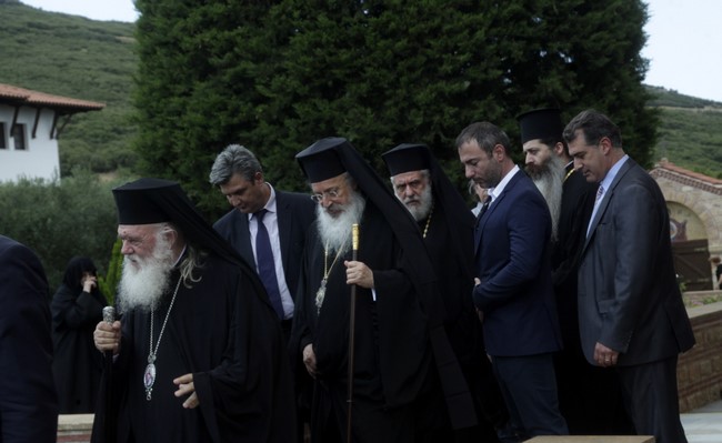 Ï Áñ÷éåðßóêïðïò óôï ÌïíáóôÞñé ôïõ Ïóßïõ Ðáúóßïõ---×ÑÇÓÔÏÓ ÌÐÏÍÇÓ