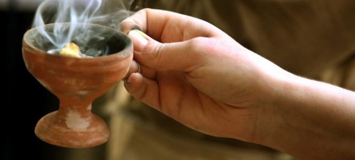 θυμιατίζουμε