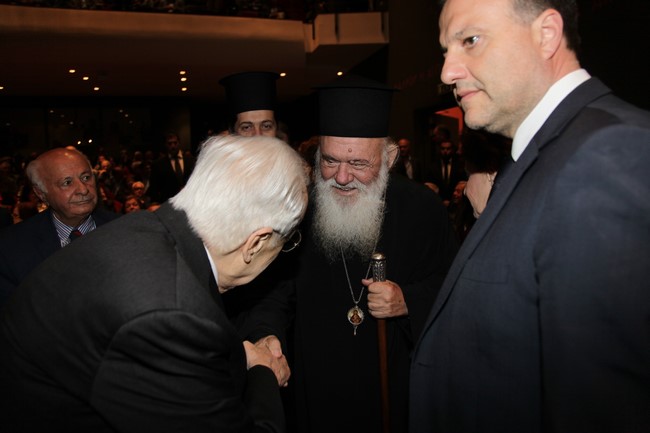 ÁÈÇÍÁ-Ðáñïõóßáóç ôïõ âéâëßïõ ôïõ ×ñÞóôïõ ÓáñôæåôÜêç «Åðéôåëþí ôï êáèÞêïí ìïõ».(EUROKINISSI-ÐÁÍÁÃÏÐÏÕËÏÓ ÃÉÁÍÍÇÓ)