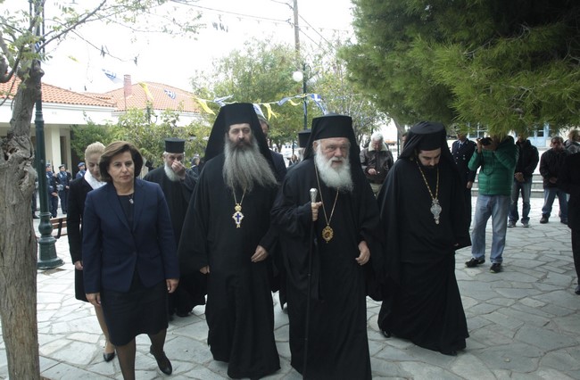 ÁÃÉÏÓ ÅÕÓÔÑÁÔÉÏÓ---ÅÏÑÔÇ ÔÇò 28çò ÏÊÔÙÂÑÉÏÕ ÐÁÑÏÕÓÉÁ ÔÏÕ ÐÑÙÈÕÐÏÕÑÃÏÕ  ÁËÅÎÇ ÔÓÉÐÑÁ ÊÁÉ ÔÏÕ ÁÑ×ÉÅÐÉÓÊÏÐÏÕ ÉÅÑÙÍÕÌÏÕ--×ÑÇÓÔÏÓ ÌÐÏÍÇÓ//EUROKINISSI