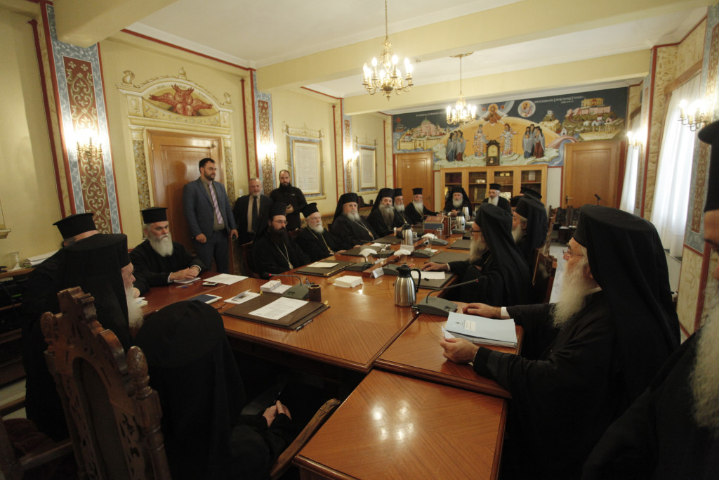 Ï ÁÑ×ÉÅÐÉÓÊÏÐÏÓ ÊÑÇÔÇÓ ÓÔÇÍ ÉÅÑÁ ÓÕÍÏÄÏ ÔÇÓ ÅÊÊËÇÓÉÁÓ ÔÇÓ ÅËËÁÄÏÓ--×ÑÇÓÔÏÓ ÌÐÏÍÇÓ/EUROKINISSI