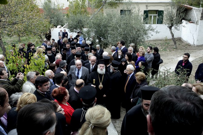 ÈÕÑÁÍÏÉÎÉÁ ÔÙÍ ÍÅÙÍ ÃÑÁÖÅÉÙÍ ÔÏÕ ÐÁÔÑÉÁÑ×ÅÉÏÕ ÁËÅÎÁÍÄÑÅÉÁÓ ÓÔÏ ÌÅÔÏ×É ÓÔÇÍ ÊÕØÅËÇ--×ÑÇÓÔÏÓ ÌÐÏÍÇÓ//EUROKINISSI