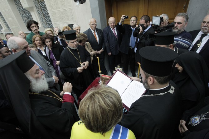 ÈÕÑÁÍÏÉÎÉÁ ÔÙÍ ÍÅÙÍ ÃÑÁÖÅÉÙÍ ÔÏÕ ÐÁÔÑÉÁÑ×ÅÉÏÕ ÁËÅÎÁÍÄÑÅÉÁÓ ÓÔÏ ÌÅÔÏ×É ÓÔÇÍ ÊÕØÅËÇ--×ÑÇÓÔÏÓ ÌÐÏÍÇÓ//EUROKINISSI