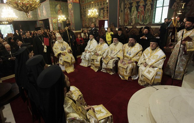 ÐÁÔÑÉÁÑ×ÉÊÇ ÈÅÉÁ ËÅÉÔÏÕÑÃÉÁ ÁÐÏ ÔÏÍ ÐÁÐÁ ÊÁÉ ÐÁÔÑÉÁÑ×Ç ÁËÅÎÁÍÄÑÅÉÁÓ ÈÅÏÄÙÑÏ--×ÑÇÓÔÏÓ ÌÐÏÍÇÓ//EUROKINISSI