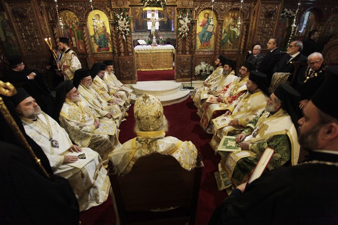 ÐÁÔÑÉÁÑ×ÉÊÇ ÈÅÉÁ ËÅÉÔÏÕÑÃÉÁ ÁÐÏ ÔÏÍ ÐÁÐÁ ÊÁÉ ÐÁÔÑÉÁÑ×Ç ÁËÅÎÁÍÄÑÅÉÁÓ ÈÅÏÄÙÑÏ--×ÑÇÓÔÏÓ ÌÐÏÍÇÓ//EUROKINISSI