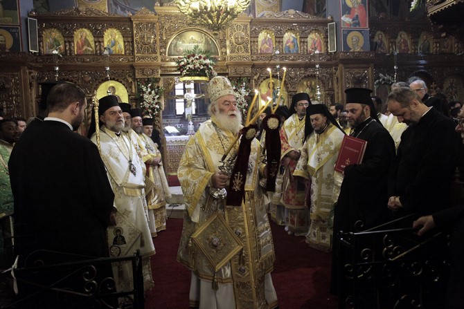 ÐÁÔÑÉÁÑ×ÉÊÇ ÈÅÉÁ ËÅÉÔÏÕÑÃÉÁ ÁÐÏ ÔÏÍ ÐÁÐÁ ÊÁÉ ÐÁÔÑÉÁÑ×Ç ÁËÅÎÁÍÄÑÅÉÁÓ ÈÅÏÄÙÑÏ--×ÑÇÓÔÏÓ ÌÐÏÍÇÓ//EUROKINISSI