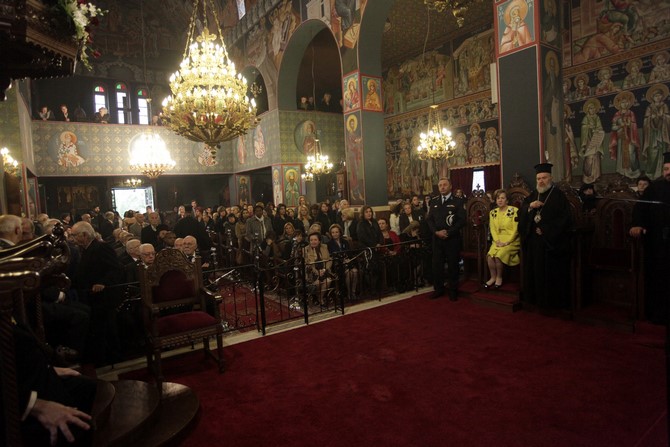 ÐÁÔÑÉÁÑ×ÉÊÇ ÈÅÉÁ ËÅÉÔÏÕÑÃÉÁ ÁÐÏ ÔÏÍ ÐÁÐÁ ÊÁÉ ÐÁÔÑÉÁÑ×Ç ÁËÅÎÁÍÄÑÅÉÁÓ ÈÅÏÄÙÑÏ--×ÑÇÓÔÏÓ ÌÐÏÍÇÓ//EUROKINISSI