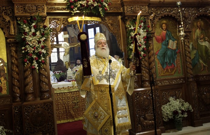 ÐÁÔÑÉÁÑ×ÉÊÇ ÈÅÉÁ ËÅÉÔÏÕÑÃÉÁ ÁÐÏ ÔÏÍ ÐÁÐÁ ÊÁÉ ÐÁÔÑÉÁÑ×Ç ÁËÅÎÁÍÄÑÅÉÁÓ ÈÅÏÄÙÑÏ--×ÑÇÓÔÏÓ ÌÐÏÍÇÓ//EUROKINISSI