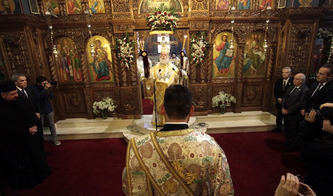 ÐÁÔÑÉÁÑ×ÉÊÇ ÈÅÉÁ ËÅÉÔÏÕÑÃÉÁ ÁÐÏ ÔÏÍ ÐÁÐÁ ÊÁÉ ÐÁÔÑÉÁÑ×Ç ÁËÅÎÁÍÄÑÅÉÁÓ ÈÅÏÄÙÑÏ--×ÑÇÓÔÏÓ ÌÐÏÍÇÓ//EUROKINISSI