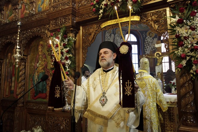 ÐÁÔÑÉÁÑ×ÉÊÇ ÈÅÉÁ ËÅÉÔÏÕÑÃÉÁ ÁÐÏ ÔÏÍ ÐÁÐÁ ÊÁÉ ÐÁÔÑÉÁÑ×Ç ÁËÅÎÁÍÄÑÅÉÁÓ ÈÅÏÄÙÑÏ--×ÑÇÓÔÏÓ ÌÐÏÍÇÓ//EUROKINISSI