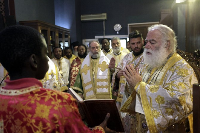 ÐÁÔÑÉÁÑ×ÉÊÇ ÈÅÉÁ ËÅÉÔÏÕÑÃÉÁ ÁÐÏ ÔÏÍ ÐÁÐÁ ÊÁÉ ÐÁÔÑÉÁÑ×Ç ÁËÅÎÁÍÄÑÅÉÁÓ ÈÅÏÄÙÑÏ--×ÑÇÓÔÏÓ ÌÐÏÍÇÓ//EUROKINISSI