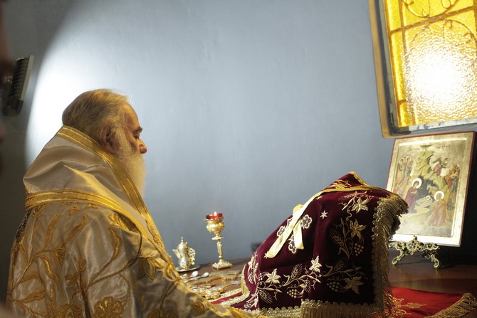 ÐÁÔÑÉÁÑ×ÉÊÇ ÈÅÉÁ ËÅÉÔÏÕÑÃÉÁ ÁÐÏ ÔÏÍ ÐÁÐÁ ÊÁÉ ÐÁÔÑÉÁÑ×Ç ÁËÅÎÁÍÄÑÅÉÁÓ ÈÅÏÄÙÑÏ--×ÑÇÓÔÏÓ ÌÐÏÍÇÓ//EUROKINISSI