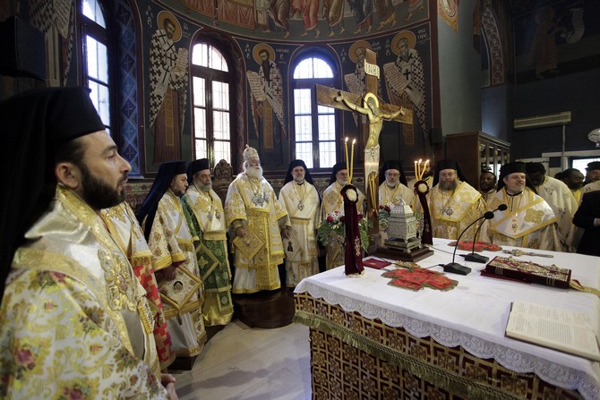 ÐÁÔÑÉÁÑ×ÉÊÇ ÈÅÉÁ ËÅÉÔÏÕÑÃÉÁ ÁÐÏ ÔÏÍ ÐÁÐÁ ÊÁÉ ÐÁÔÑÉÁÑ×Ç ÁËÅÎÁÍÄÑÅÉÁÓ ÈÅÏÄÙÑÏ--×ÑÇÓÔÏÓ ÌÐÏÍÇÓ//EUROKINISSI