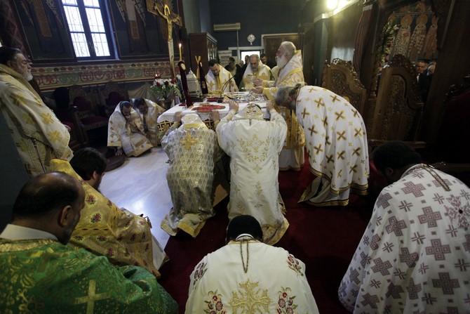 ÐÁÔÑÉÁÑ×ÉÊÇ ÈÅÉÁ ËÅÉÔÏÕÑÃÉÁ ÁÐÏ ÔÏÍ ÐÁÐÁ ÊÁÉ ÐÁÔÑÉÁÑ×Ç ÁËÅÎÁÍÄÑÅÉÁÓ ÈÅÏÄÙÑÏ--×ÑÇÓÔÏÓ ÌÐÏÍÇÓ//EUROKINISSI