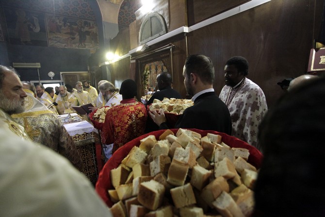 ÐÁÔÑÉÁÑ×ÉÊÇ ÈÅÉÁ ËÅÉÔÏÕÑÃÉÁ ÁÐÏ ÔÏÍ ÐÁÐÁ ÊÁÉ ÐÁÔÑÉÁÑ×Ç ÁËÅÎÁÍÄÑÅÉÁÓ ÈÅÏÄÙÑÏ--×ÑÇÓÔÏÓ ÌÐÏÍÇÓ//EUROKINISSI