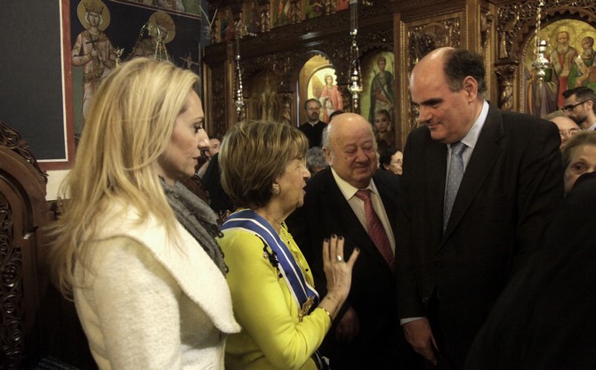 ÐÁÔÑÉÁÑ×ÉÊÇ ÈÅÉÁ ËÅÉÔÏÕÑÃÉÁ ÁÐÏ ÔÏÍ ÐÁÐÁ ÊÁÉ ÐÁÔÑÉÁÑ×Ç ÁËÅÎÁÍÄÑÅÉÁÓ ÈÅÏÄÙÑÏ--×ÑÇÓÔÏÓ ÌÐÏÍÇÓ//EUROKINISSI