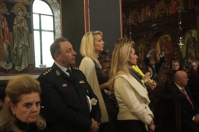 ÐÁÔÑÉÁÑ×ÉÊÇ ÈÅÉÁ ËÅÉÔÏÕÑÃÉÁ ÁÐÏ ÔÏÍ ÐÁÐÁ ÊÁÉ ÐÁÔÑÉÁÑ×Ç ÁËÅÎÁÍÄÑÅÉÁÓ ÈÅÏÄÙÑÏ--×ÑÇÓÔÏÓ ÌÐÏÍÇÓ//EUROKINISSI