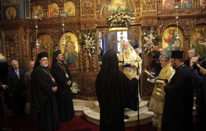 ÐÁÔÑÉÁÑ×ÉÊÇ ÈÅÉÁ ËÅÉÔÏÕÑÃÉÁ ÁÐÏ ÔÏÍ ÐÁÐÁ ÊÁÉ ÐÁÔÑÉÁÑ×Ç ÁËÅÎÁÍÄÑÅÉÁÓ ÈÅÏÄÙÑÏ--×ÑÇÓÔÏÓ ÌÐÏÍÇÓ//EUROKINISSI