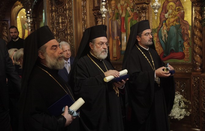 ÐÁÔÑÉÁÑ×ÉÊÇ ÈÅÉÁ ËÅÉÔÏÕÑÃÉÁ ÁÐÏ ÔÏÍ ÐÁÐÁ ÊÁÉ ÐÁÔÑÉÁÑ×Ç ÁËÅÎÁÍÄÑÅÉÁÓ ÈÅÏÄÙÑÏ--×ÑÇÓÔÏÓ ÌÐÏÍÇÓ//EUROKINISSI