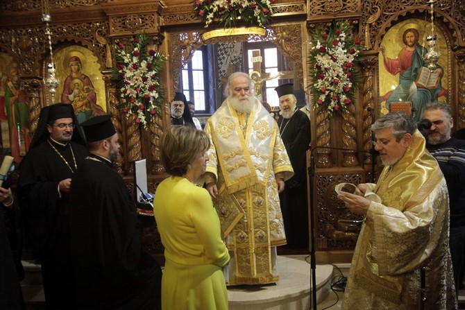 ÐÁÔÑÉÁÑ×ÉÊÇ ÈÅÉÁ ËÅÉÔÏÕÑÃÉÁ ÁÐÏ ÔÏÍ ÐÁÐÁ ÊÁÉ ÐÁÔÑÉÁÑ×Ç ÁËÅÎÁÍÄÑÅÉÁÓ ÈÅÏÄÙÑÏ--×ÑÇÓÔÏÓ ÌÐÏÍÇÓ//EUROKINISSI