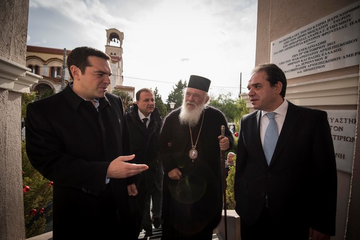 Ï ÁÑ×ÉÐÉÓÊÏÐÏÓ ÉÅÑÙÍÕÌÏÓ ÊÁÉ Ï ÐÑÙÈÕÐÏÕÑÃÏÓ ÁËÅÎÇÓ ÔÓÉÐÑÁÓ ÓÔÏ ÄÇÌÇÔÑÅÉÏ ÉÄÑÕÌÁ(EUROKINISSI/ÃÑÅÁÖÅÉÏ ÔÕÐÏÕ ÐÑÙÈÕÐÏÕÑÃÏÕ/ANDREA BONETTI)