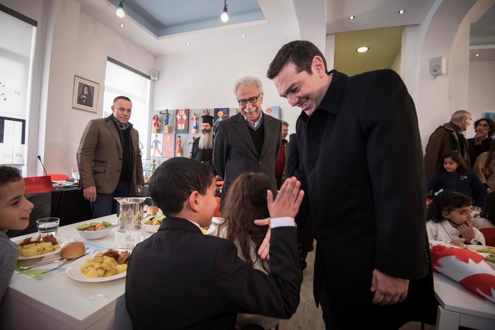 Ï ÁÑ×ÉÐÉÓÊÏÐÏÓ ÉÅÑÙÍÕÌÏÓ ÊÁÉ Ï ÐÑÙÈÕÐÏÕÑÃÏÓ ÁËÅÎÇÓ ÔÓÉÐÑÁÓ ÓÔÏ ÄÇÌÇÔÑÅÉÏ ÉÄÑÕÌÁ(EUROKINISSI/ÃÑÅÁÖÅÉÏ ÔÕÐÏÕ ÐÑÙÈÕÐÏÕÑÃÏÕ/ANDREA BONETTI)