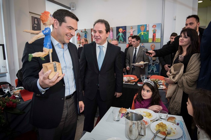 Ï ÁÑ×ÉÐÉÓÊÏÐÏÓ ÉÅÑÙÍÕÌÏÓ ÊÁÉ Ï ÐÑÙÈÕÐÏÕÑÃÏÓ ÁËÅÎÇÓ ÔÓÉÐÑÁÓ ÓÔÏ ÄÇÌÇÔÑÅÉÏ ÉÄÑÕÌÁ(EUROKINISSI/ÃÑÅÁÖÅÉÏ ÔÕÐÏÕ ÐÑÙÈÕÐÏÕÑÃÏÕ/ANDREA BONETTI)