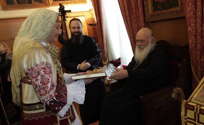 ×ÑÉÓÔÏÕÃÅÍÍÉÁÔÉÊÁ ÊÁËÁÍÔÁ ÓÔÏÍ ÁÑ×ÉÅÐÉÓÊÏÐÏ --(ÖÙÔÏ ÁÑÂÁÉÔÉÊÏÓ ÐÏËÉÔÉÓÔÉÊÏÓ ÓÕËËÏÃÏÓ ) ×ÑÇÓÔÏÓ ÌÐÏÍÇÓ/EUROKINISSI