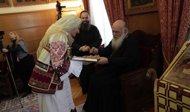 ×ÑÉÓÔÏÕÃÅÍÍÉÁÔÉÊÁ ÊÁËÁÍÔÁ ÓÔÏÍ ÁÑ×ÉÅÐÉÓÊÏÐÏ --(ÖÙÔÏ ÁÑÂÁÉÔÉÊÏÓ ÐÏËÉÔÉÓÔÉÊÏÓ ÓÕËËÏÃÏÓ ) ×ÑÇÓÔÏÓ ÌÐÏÍÇÓ/EUROKINISSI