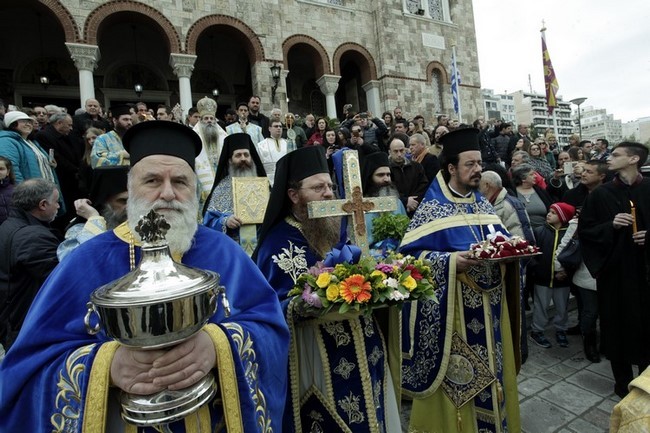 ÈÅÏÖÁÍÅÉÁ--Áãéáóìïò ôùí Õäáôùí óôï ëéìáíé ôïõ Ðåéñáéá áðï ôïí Áñ÷éåðéóêïðï Éåñùíõìï êáé óõã÷ùñïóôáôïõíôïò ôïõ Ìçôñïðïëéôç Ðåéñáéá Óåñáöåéì.Ðáñåõñåèçêáí ïé Õðïõñãïé Íáõôëéáò Ðíáãéùôçò Êïõñïõìðëçò , Áèëçôéóìïõ Âáóéëåéáäçò, ïé ðñïåäñïé ôïõ ÐÁÓÏÊ êáé ÅÍÙÓÇò ÊÅÍÔÑÙÙÍ  Öùöç Ãåííçìáôá êáé Âáóéëçò Ëåâåíôçò  ï âïõëåõôçò ôçò Í.Ä Âáóéëçò Êéêéëéáò, ï ðñ, Õðïõñãïò Êùóôáò Áñâáíéôïðïõëïò, ï Áíôéðåñéöåñåéáñ÷çò áôôéêçò  Ãéùñãïò Ãáâñéëçò, ï Äçìáñ÷ïò Ðåéñáéá Ãéáííçò Ìùñáëçò êáé ï áñ÷çãïò ôïõ Ëéìåíéêïõ Óùìáôïò  ÖÙÔÏ ×ÑÇÓÔÏÓ ÌÐÏÍÇÓ//EUROKINISSI