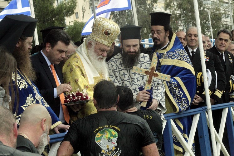 ÅÏÑÔÇ ÈÅÏÖÁÍÅÉÙÍ--ÁÃÉÁÓÌÏÓ ÔÙÍ ÕÄÁÔÙÍ ÓÔÏ ËÉÌÁÍÉ ÔÏÕ ÐÅÉÑÁÉÁ---×ÑÇÓÔÏÓ ÌÐÏÍÇÓ//EUROKINISSI