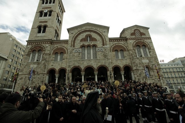 ÅÏÑÔÇ ÈÅÏÖÁÍÅÉÙÍ--ÁÃÉÁÓÌÏÓ ÔÙÍ ÕÄÁÔÙÍ ÓÔÏ ËÉÌÁÍÉ ÔÏÕ ÐÅÉÑÁÉÁ---×ÑÇÓÔÏÓ ÌÐÏÍÇÓ//EUROKINISSI