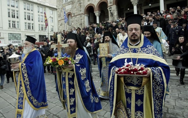 ÅÏÑÔÇ ÈÅÏÖÁÍÅÉÙÍ--ÁÃÉÁÓÌÏÓ ÔÙÍ ÕÄÁÔÙÍ ÓÔÏ ËÉÌÁÍÉ ÔÏÕ ÐÅÉÑÁÉÁ---×ÑÇÓÔÏÓ ÌÐÏÍÇÓ//EUROKINISSI