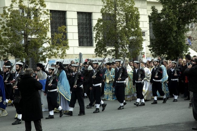 ÅÏÑÔÇ ÈÅÏÖÁÍÅÉÙÍ--ÁÃÉÁÓÌÏÓ ÔÙÍ ÕÄÁÔÙÍ ÓÔÏ ËÉÌÁÍÉ ÔÏÕ ÐÅÉÑÁÉÁ---×ÑÇÓÔÏÓ ÌÐÏÍÇÓ//EUROKINISSI