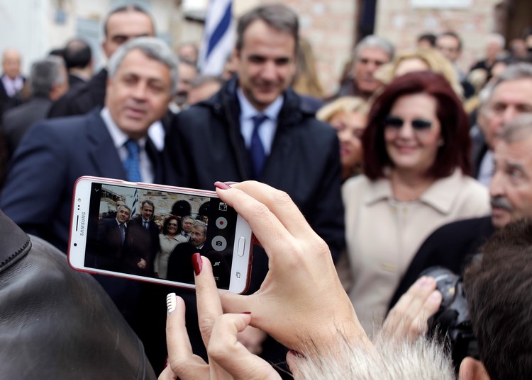 ÓÁËÁÌÉÍÁ - Ï ÐÑÏÅÄÑÏÓ ÔÇÓ ÍÄ ÊÕÑ. ÌÇÔÓÏÔÁÊÇÓ ÓÔÇÍ ÅÏÑÔÇ ÔÙÍ ÈÅÏÖÁÍÅÉÙÍ (EUROKINISSI/ÃÉÙÑÃÏÓ ÊÏÍÔÁÑÉÍÇÓ)