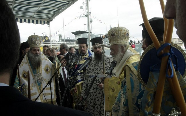 ÅÏÑÔÇ ÈÅÏÖÁÍÅÉÙÍ--ÁÃÉÁÓÌÏÓ ÔÙÍ ÕÄÁÔÙÍ ÓÔÏ ËÉÌÁÍÉ ÔÏÕ ÐÅÉÑÁÉÁ---×ÑÇÓÔÏÓ ÌÐÏÍÇÓ//EUROKINISSI