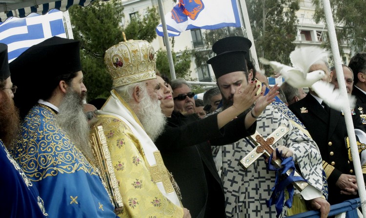 ÅÏÑÔÇ ÈÅÏÖÁÍÅÉÙÍ--ÁÃÉÁÓÌÏÓ ÔÙÍ ÕÄÁÔÙÍ ÓÔÏ ËÉÌÁÍÉ ÔÏÕ ÐÅÉÑÁÉÁ---×ÑÇÓÔÏÓ ÌÐÏÍÇÓ//EUROKINISSI