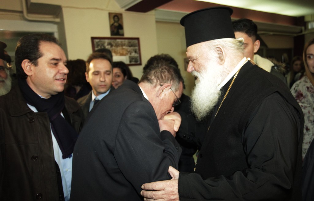 Ï ÁÑ×ÉÅÐÉÓÊÏÐÏÓ ÉÅÑÙÍÕÌÏÓ ÊÁÉ Ï ÕÐ. ÌÅÔÁÍÁÓÔÅÕÔÉÊÇÓ ÐÏËÉÔÉÊÇÓ ÃÉÁÍÍÇÓ ÌÏÕÆÁËÁÓ ÓÅ ÎÅÍÙÍÁ ÁÍÇËÉÊÙÍ ÌÅÔÁÍÁÓÔÙN--×ÑÇÓÔÏÓ ÌÐÏÍÇÓ