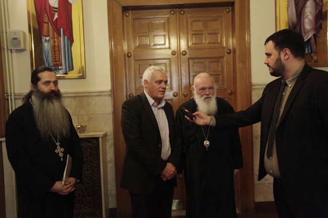 ???U????Q?O?????????? ??MP? ?. C????MP???EM? ???o-?U???ýU//